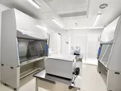 クリニック内に細胞培養センター(CPC：Cell Processing Center)を併設することで細胞採取から細胞培養までの時間を極力短くしています。