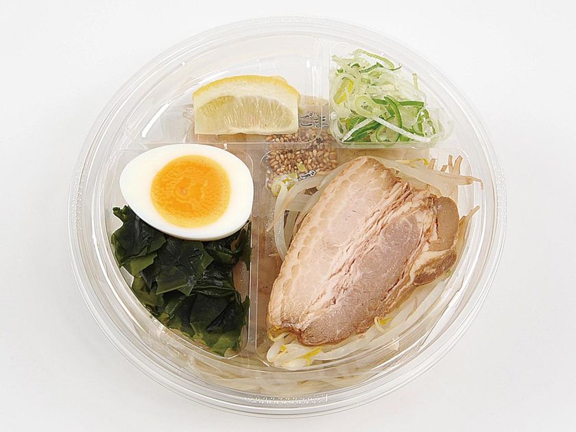 ～鯖・鰹節・煮干の旨みがきいた豚骨魚介塩スープ～
「つけ麺 道」監修商品　第２弾！　 
”冷し豚魚塩らーめん”
７/９（火）新発売！