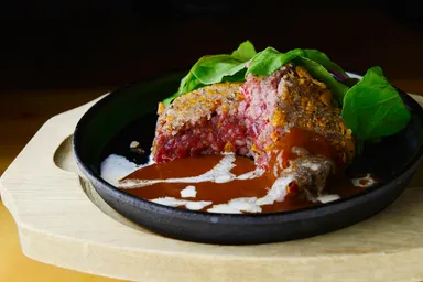 菅乃屋　熊本駅店：レアメンチカツ