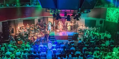 遊園地のような会場01