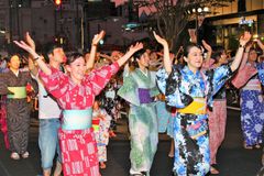 総踊り3