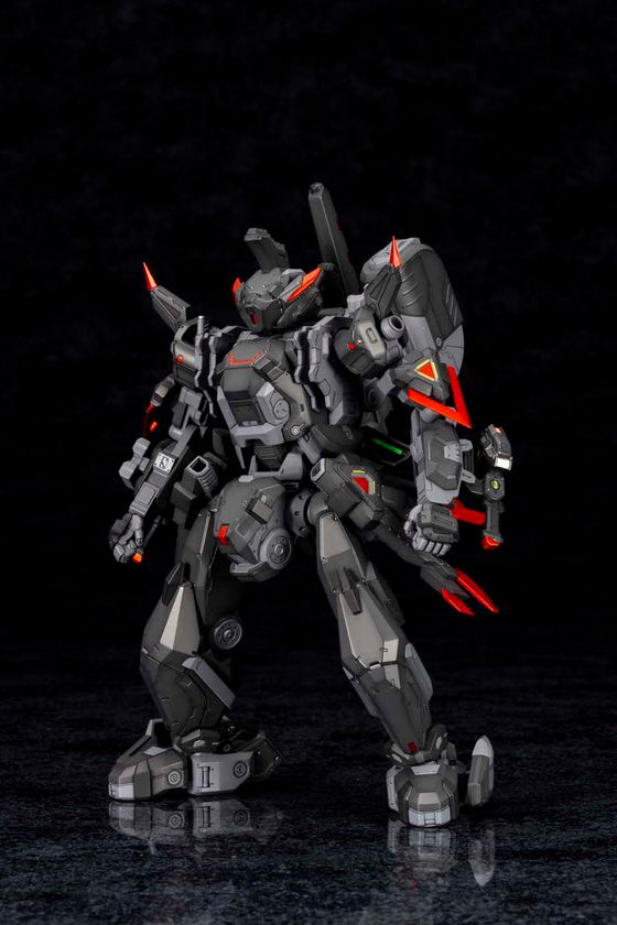 コトブキヤ・ボーダーブレイクシリーズがリニューアル！
PS4（Ｒ）版『BORDER BREAK（ボーダーブレイク）』より、
「輝星・破式（きせい はしき）」が1/35スケールプラモデルとして
待望のロールアウト！