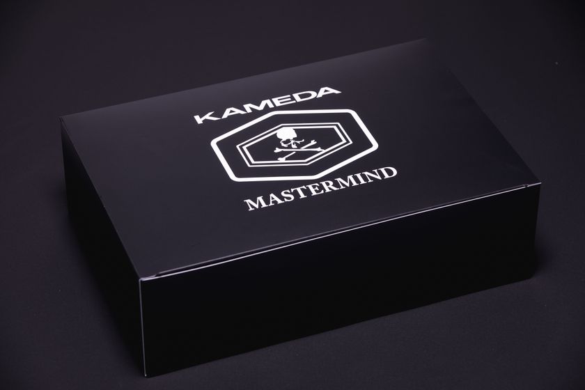 亀田製菓とmastermind JAPANが
異色のコラボレーション！
「mastermind JAPAN ×
亀田製菓コラボレーションセット」
数量限定、Amazon等にて7月15日販売開始