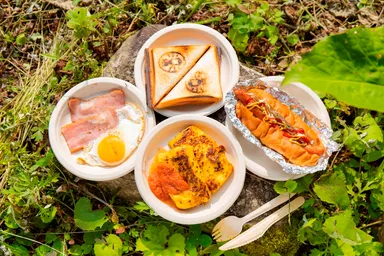 朝食にはビュッフェまたは朝食材料をご用意します