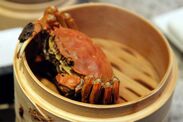 マンダリン オリエンタル 東京「上海ガニ」と「ハロウィンブッフェ」、秋を彩る味覚を2つのレストランで提供