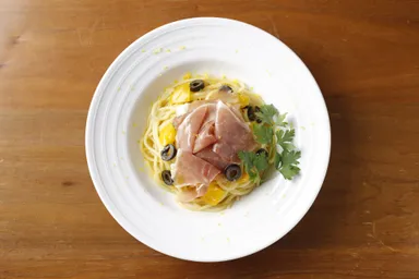 岩手県産熟成生ハムとパプリカのソース 実生柚子仕立て(2)