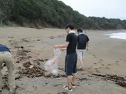 砂浜清掃の様子