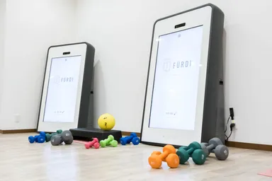 ダンベル・チューブ・ボールなどの器具でLet's training！