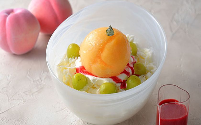 生の桃をまるごと1個×ヨーグルトかき氷で猛暑にぴったり
「帰ってきた丸ごと桃のかき氷」
2019年8月1日（木）よりロビーラウンジにて販売