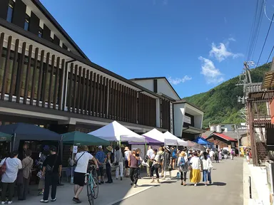 同時期、町で開催する木曽手仕事市