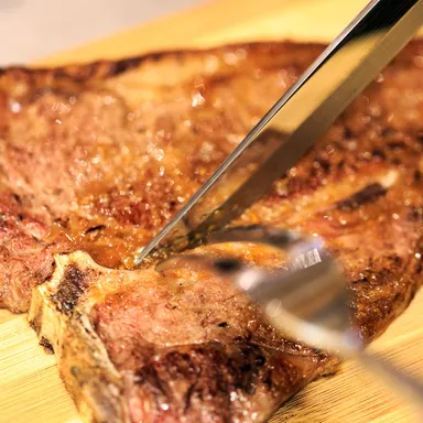 Tボーンステーキ