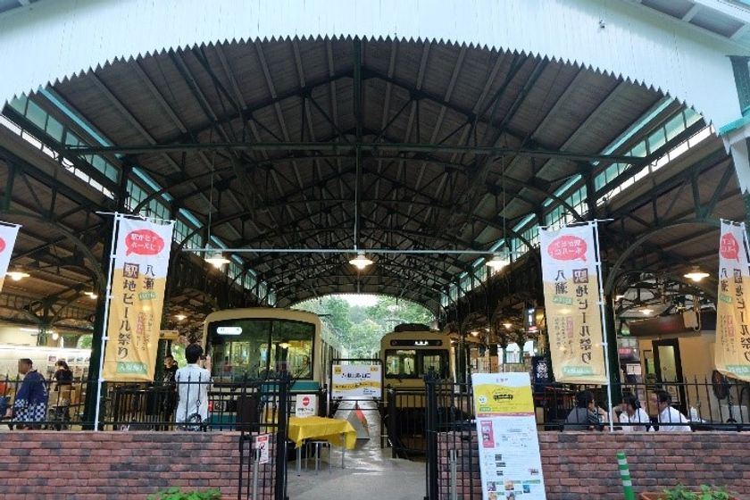 時を越えて乾杯！
ノスタルジックな駅舎で味わう地元京都と各地の地ビール
８月２４日（土）、「八瀬えいでん 《駅》 地ビール祭り」を開催します