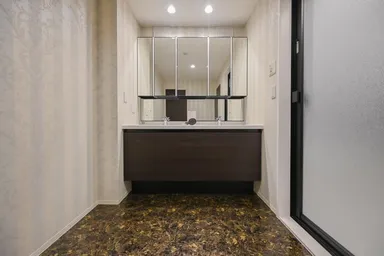 Jスイートはメイクアップミラーを完備