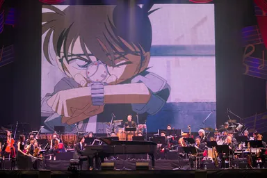 イメージ１（C）青山剛昌／小学館・読売テレビ・TMS 1996  ＊TV＆MOVIE20周年記念「名探偵コナン・コンサート2016」 より