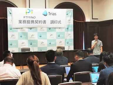 あいさつするPtmindの鄭CEO