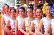タイ族の少女たち