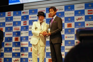 昨年の様子：受賞者・西野 朗さん(前サッカー日本代表監督)