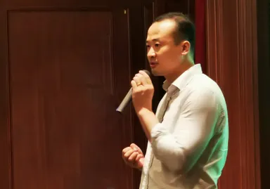 あいさつする阮CEO