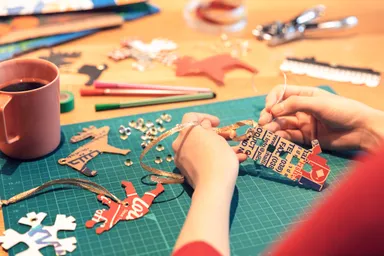 【OMO5 東京大塚】ダンボールオーナメント作り