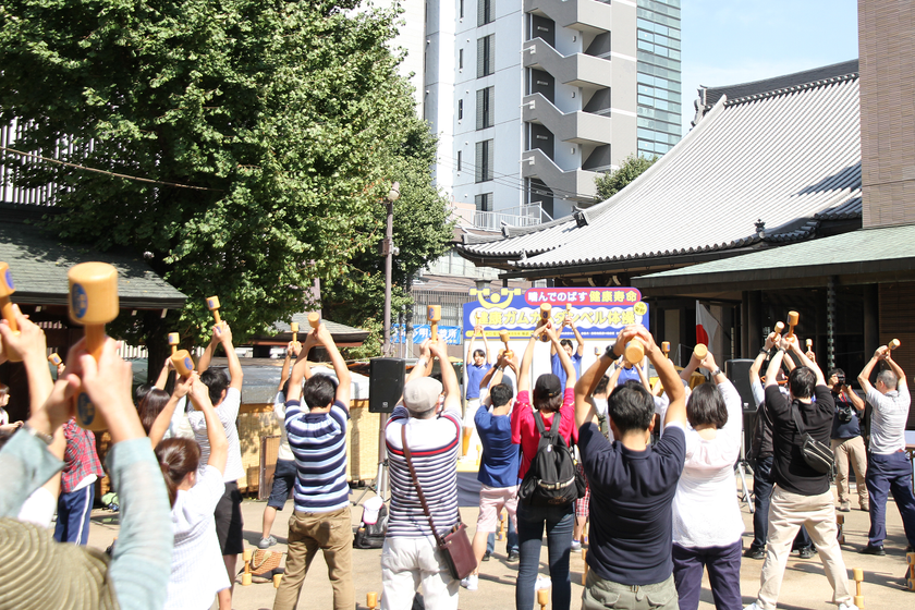 今年で21年目「敬老の日」恒例の高齢者向け
オーラルフレイル啓発&健康体操イベント
噛んでのばす健康寿命「健康ガムカムダンベル体操」 in巣鴨