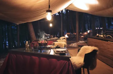 【星のや富士】フォレストキッチン_こたつ