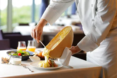 【ロテルド比叡】ラクレットチーズ1