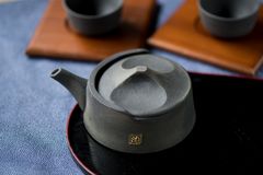 安間製茶と瓦粋、お茶やお酒の味を大きく変える「瓦の急須」の商品化を目指し9月5日よりクラウドファンディングを開始
