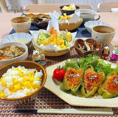 ゴヒイキで届いたお野菜で作ったピーマンの肉詰めとトウモロコシごはん