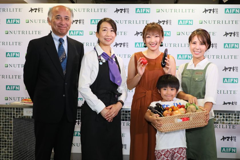 色 で彩と栄養バランスを整える方法を提唱 山田まりや さん 草野崇徳 むねのり くん親子初共演の国際栄養食品協会のパブリックイベントをサポート 日本アムウェイ合同会社のプレスリリース