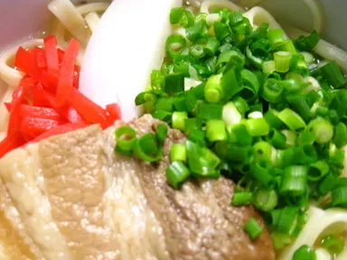 〆に温か～い、沖縄そば