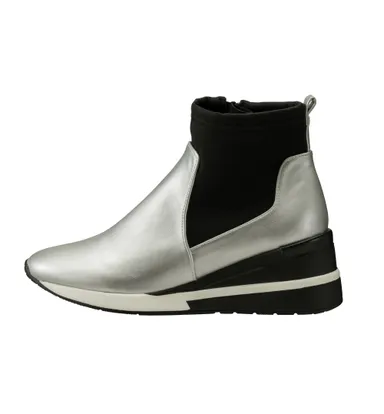 「ボディバランスハイカットスニーカー」(￥8,400)