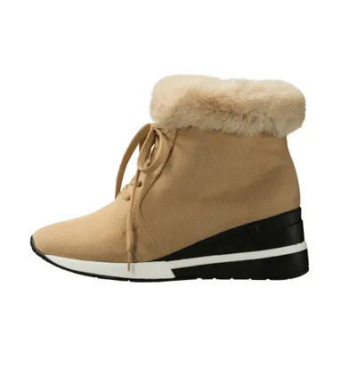 「ボディバランスムートンハイカットスニーカー」(￥8,900)