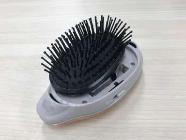 クッションブラシは簡単に取り外せます