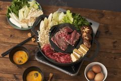 新感覚　焼肉とすき焼きのハイブリッド鍋を楽しめる『ジューシー焼きすき鍋』9月上旬発売