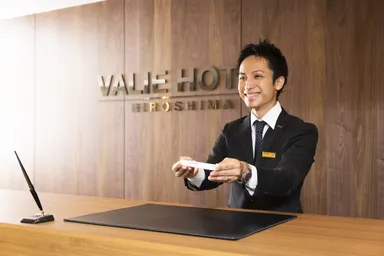 「ヴァリエホテル広島」支配人　玉榮 輝也 (たまえ てるや)