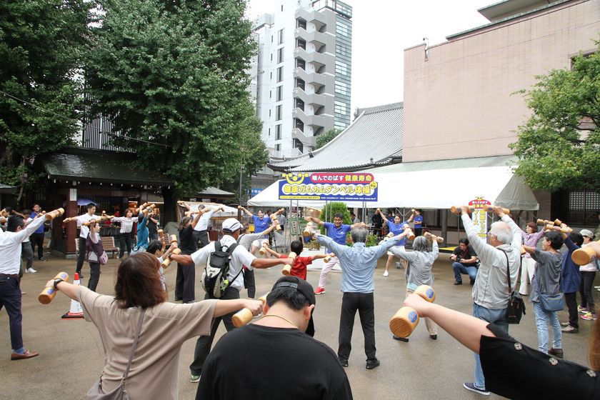 【シニア向けオーラルフレイル啓発&健康体操イベント】
噛んでのばす健康寿命 「健康ガムカムダンベル体操」 in巣鴨 を開催