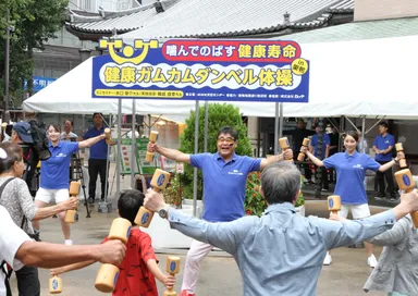 輪嶋直幸教授による体操指導