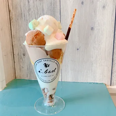 エイコーンティラミスホワイトパフェ