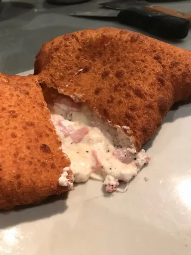 日本ナポリピッツァ職人協会　ピッツァフリッタ　1,000円(税込)