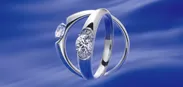 ダイヤモンドが最も美しく輝く“Venus Glare”の、21世紀のダイヤモンド指輪を象徴するデザイン“スタンダード”
