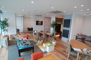 隣接する本社モデルハウス