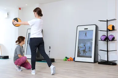 ボールなどの器具で Let's training！スタジオスタッフのサポート有り