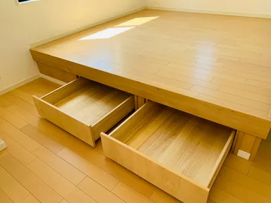 小上がりの底上げした空間を活かした大容量の収納