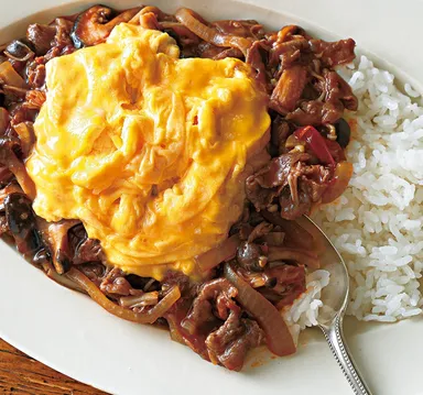 「冷凍きのこミックス」で作る「とろふわオムハヤシ」