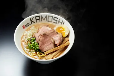 ＜鶏ｓｏｂａ ＫＡＭＯＳＨＩ＞