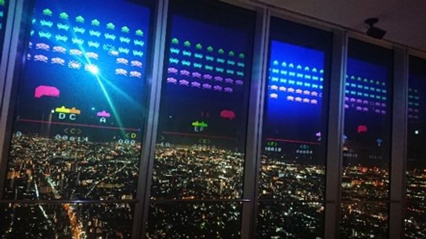 日本一高いビル「あべのハルカス」に
インベーダーが襲来！？
地上約３００ｍの展望台で
スペースインベーダーを体感！！
『ハルカス３００スペースインベーダーワールド』