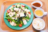 豆腐と海藻の和風サラダ