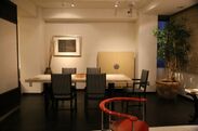 MARUKINKAGU.×AOYAGI BISEN「墨と線の世界」を開催　家具とのコーディネート展示でアートのある暮らしを提案