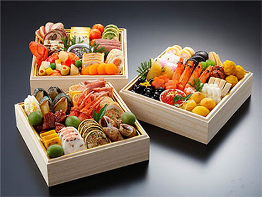 初春の訪れを寿ぐ和・洋・中の彩鮮やかな料理が詰まった
2020年 おせち料理
千里阪急ホテル・ホテル阪急エキスポパークにて
2019年10月1日（火）より予約受付開始