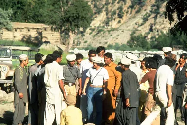 民音シルクロード音楽舞踊考察団の団長として各国を訪問した小泉文夫氏